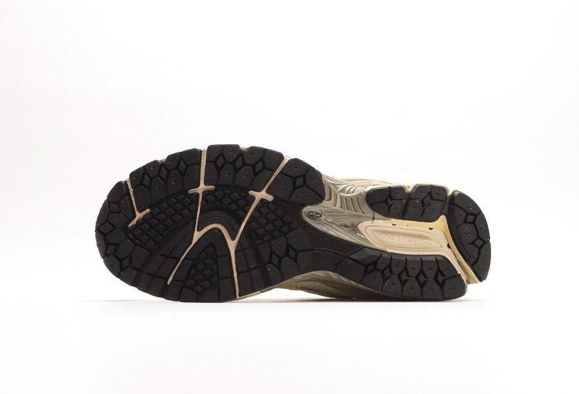 AURALEE x New Balance - Image 4