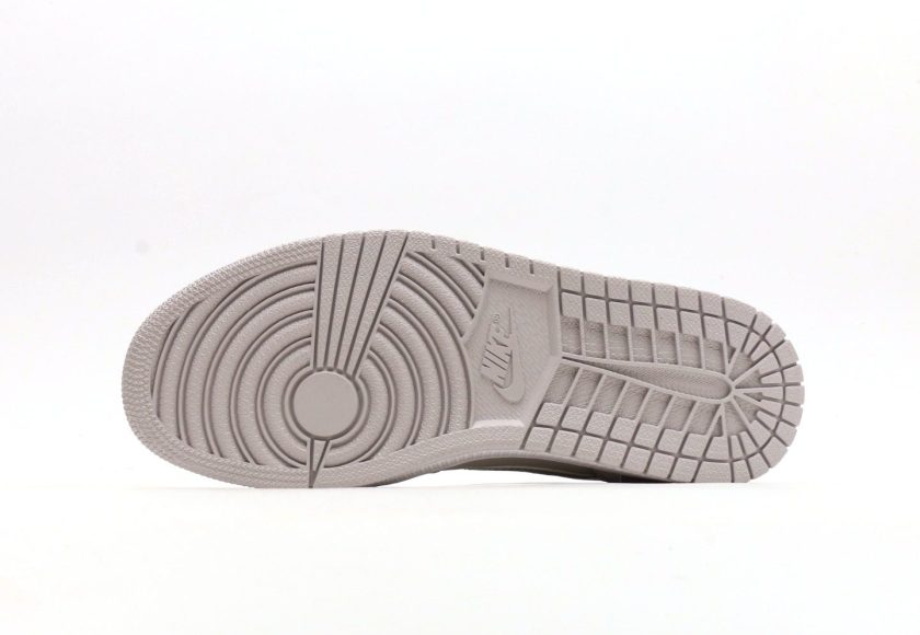 Air Jordan 1 Low "Metallic Silver" - Image 4