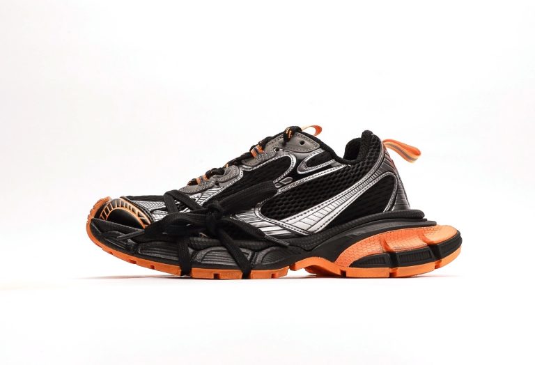 3XL Sneaker "Worn-Out - Black Orange"