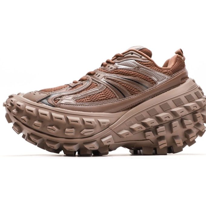 Defender Sneaker