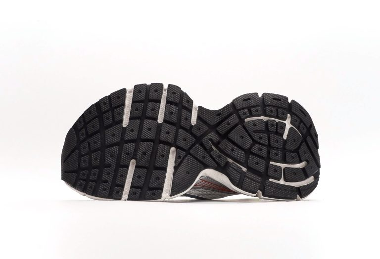 3XL Sneaker "Worn-Out - White Blue Red" - Image 4