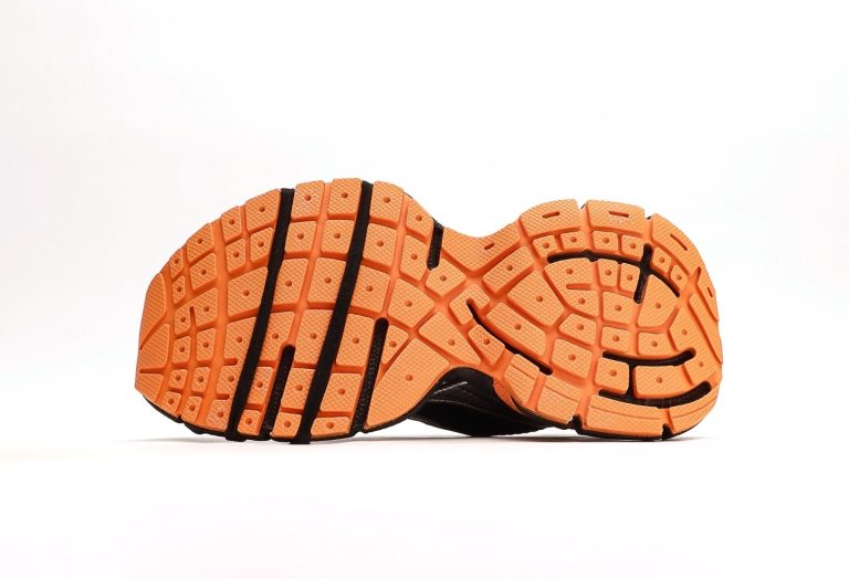 3XL Sneaker "Worn-Out - Black Orange" - Image 4