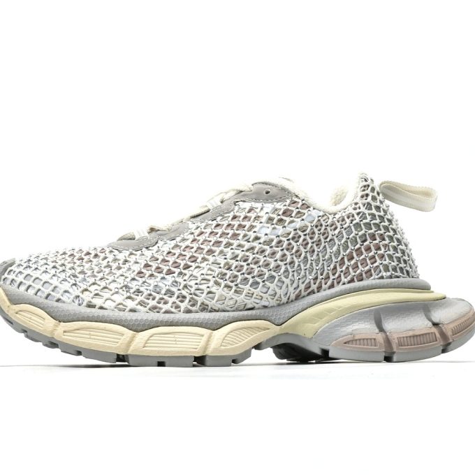 3XL Fishnet Sneaker