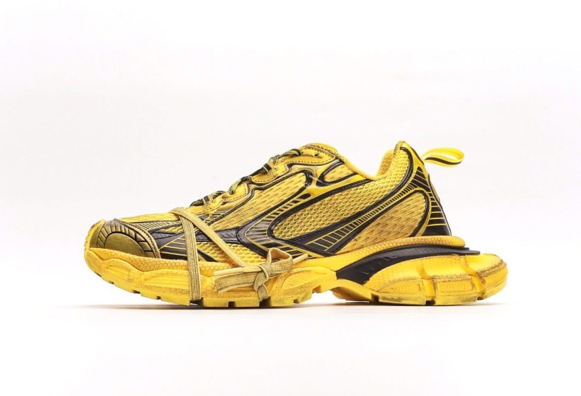 3XL Sneaker "Worn-Out - Yellow Black"