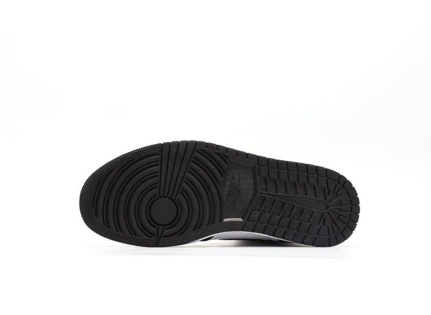 Air Jordan 1 Retro High OG Black-White - Image 4