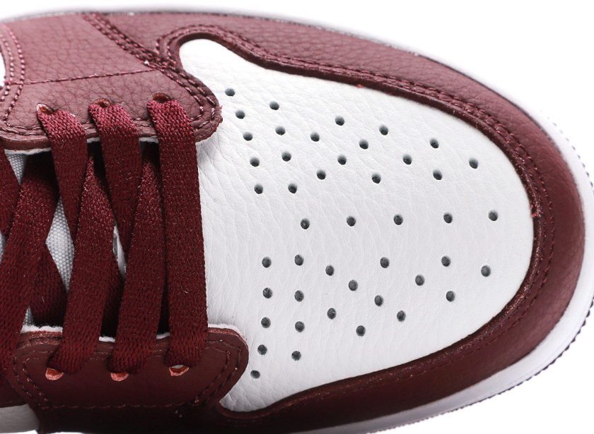 Air Jordan 1 Retro High OG Bordeaux - Image 8