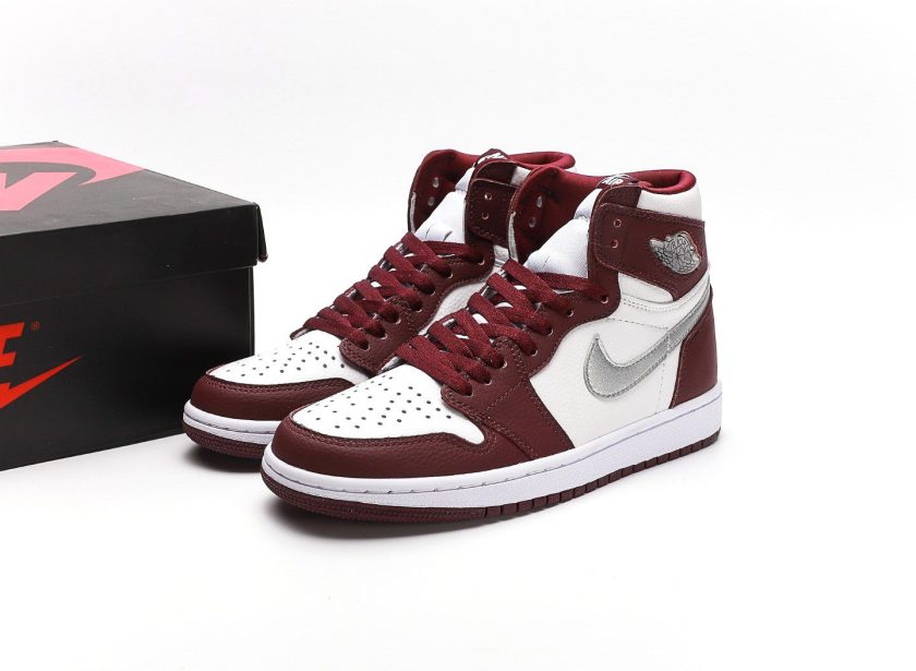 Air Jordan 1 Retro High OG Bordeaux - Image 9