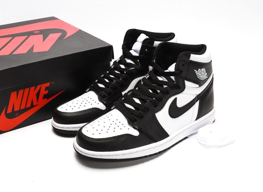 Air Jordan 1 Retro High OG Black-White - Image 9
