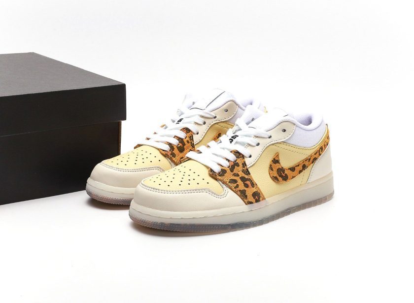 Air Jordan 1 Low SNKRS Day - Image 9