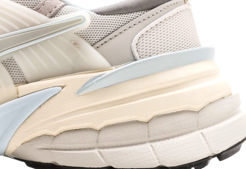 V2K Run "Light Bone Metallic Platinum" - Image 7
